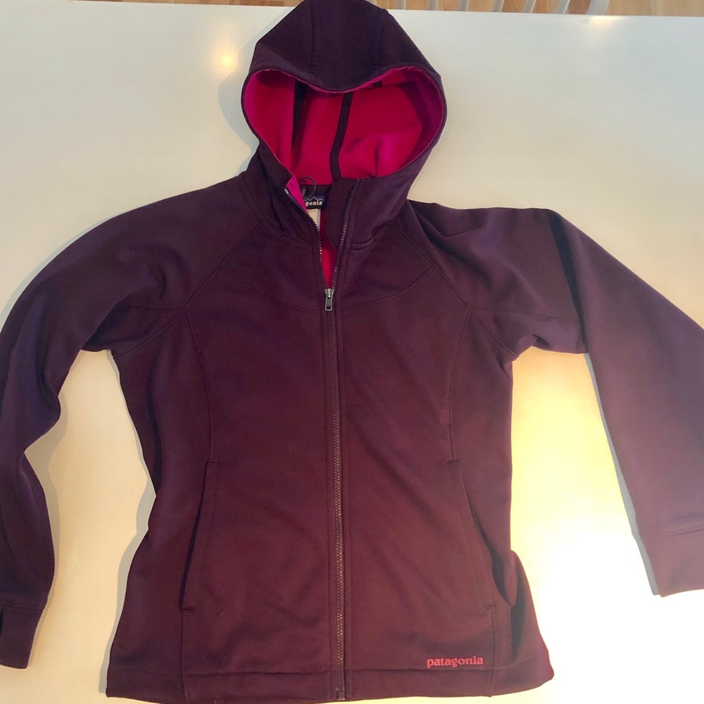 Patagonia soft shell. Mid weight. Fleece lining.